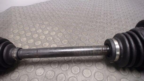 Foto: ANTRIEBSWELLE LINKS eines Lancia Delta 1.6 i.e.