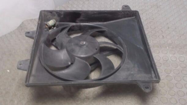 Foto: ELEKTROLÜFTER eines Lancia Delta 1.6 i.e.