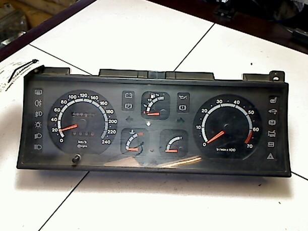 Foto: TACHOEINHEIT eines Renault Espace V6 RT