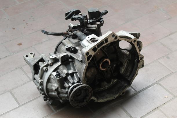 Foto: SCHALTGETRIEBE5-GANG (Ungeprüft) CHA eines VW Passat Variant 1.9 CL