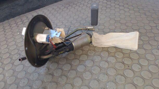 Foto: KRAFTSTOFFPUMPE / BENZINPUMPE eines Mazda 323 C 1.4