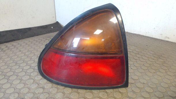 Foto: HECKLEUCHTE / RÜCKLEUCHTE LINKS eines Mazda 323 C 1.4