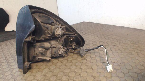 Foto: HECKLEUCHTE / RÜCKLEUCHTE LINKS eines Mazda 323 C 1.4