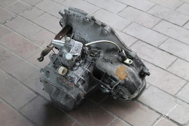 Foto: SCHALTGETRIEBE 5-GANG F10 eines Opel Corsa Eco