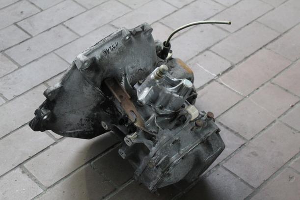 Foto: SCHALTGETRIEBE 5-GANG F10 eines Opel Corsa Eco