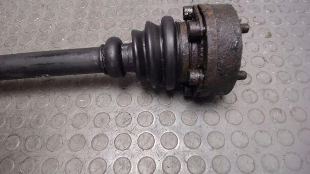 Foto: ANTRIEBSWELLE HINTEN LINKS eines Audi 100 quattro