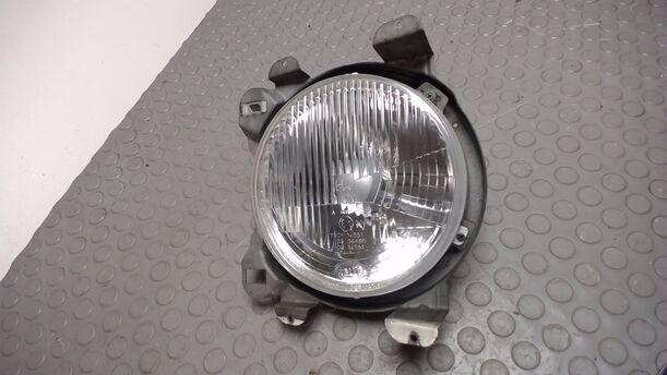 Foto: SCHEINWERFER eines VW Transporter 251 OB1