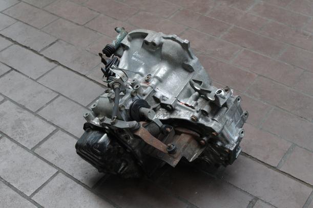 Foto: SCHALTGETRIEBE 5-GANG eines Toyota Starlet 1.3 XLi