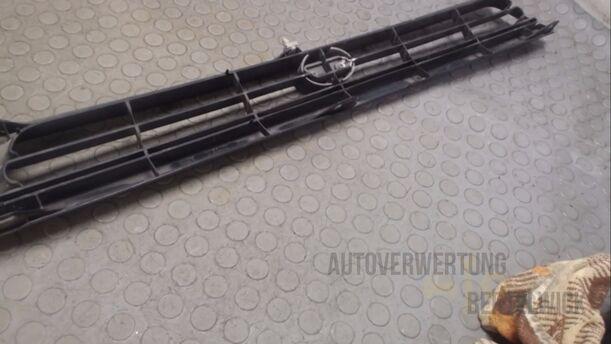 Foto: KÜHLERGRILL eines Toyota Starlet 1.3 XLi