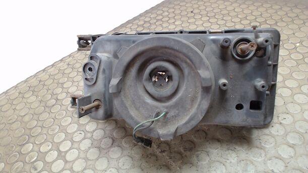 Foto: HAUPTSCHEINWERFER RECHTS eines Nissan Sunny Grand Prix