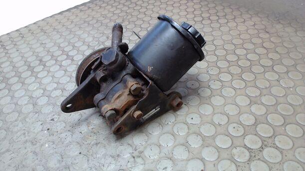 Foto: LENKGETRIEBEPUMPE / SERVOPUMPE eines Nissan Sunny Grand Prix