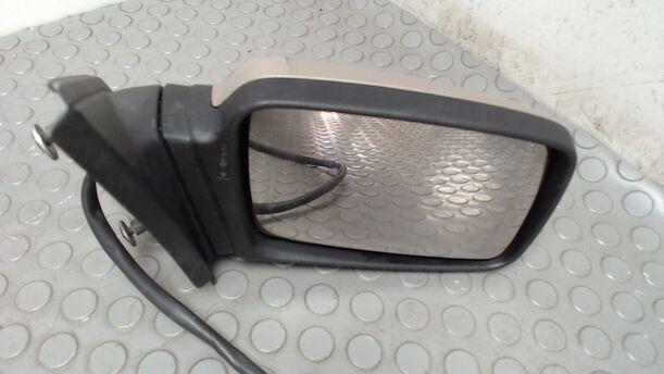Foto: AUSSENSPIEGEL ELEKTRISCH VERSTELLBAR RECHTS eines Ford Sierra Turnier CLX (LX)