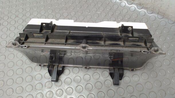 Foto: TACHOEINHEIT / KOMBIINSTRUMENT eines Ford Sierra Turbo D CLX