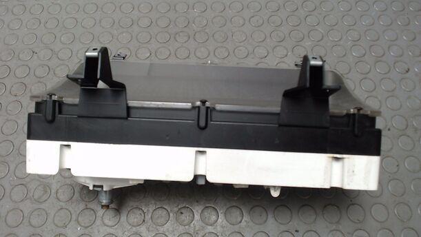 Foto: TACHOEINHEIT / KOMBIINSTRUMENT eines Ford Sierra Turbo D CLX