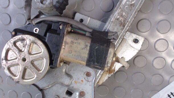 Foto: FENSTERHEBER ELEKTR HINTEN RECHTS eines Mazda 626 2.0i GLX