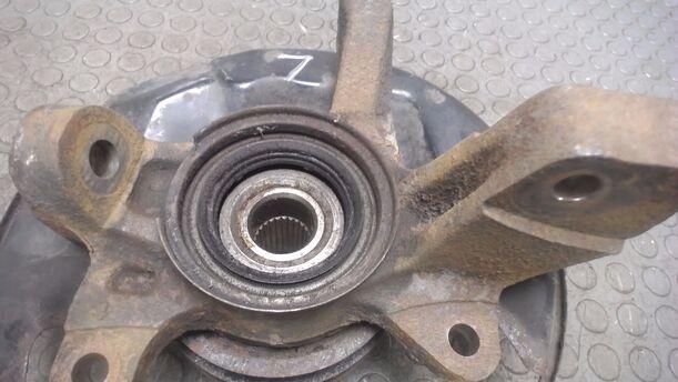 Foto: ACHSSCHENKEL VORNE LINKS eines Toyota Corolla Liftback 12v DX