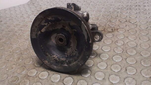 Foto: LENKGETRIEBEPUMPE eines Opel Omega GL
