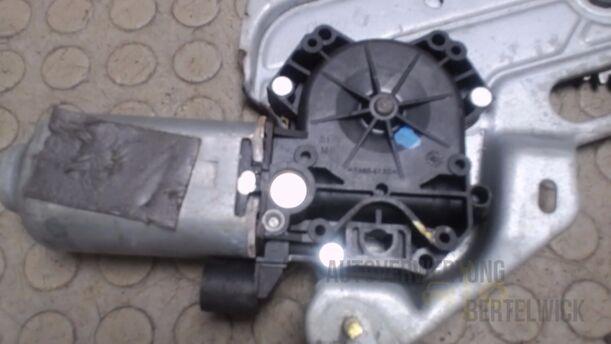 Foto: FENSTERHEBER ELEKTRISCH VORN RECHTS eines Renault Safrane V6i (RT)