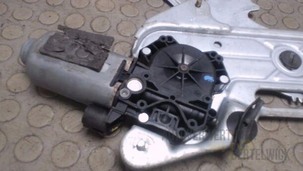 Foto: FENSTERHEBER ELEKTRISCH HINTEN RECHTS eines Renault Safrane V6i (RT)