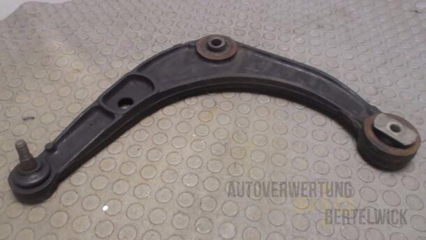 Foto: QUERLENKER  VORN LINKS eines Renault Safrane V6i (RT)
