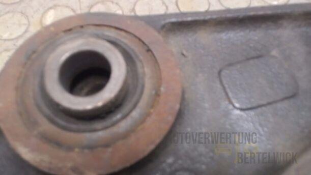 Foto: QUERLENKER  VORN LINKS eines Renault Safrane V6i (RT)