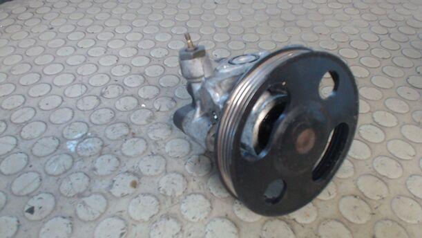 Foto: LENKGETRIEBEPUMPE / SERVOPUMPE eines Mazda 323 S 1.5