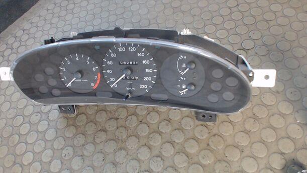 Foto: TACHOEINHEIT eines Mazda 323 S 1.5