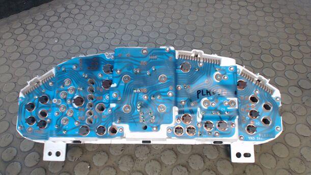 Foto: TACHOEINHEIT eines Mazda 323 S 1.5