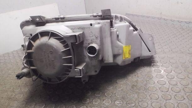 Foto: HAUPTSCHEINWERFER LINKS eines Opel Omega Turbo GL