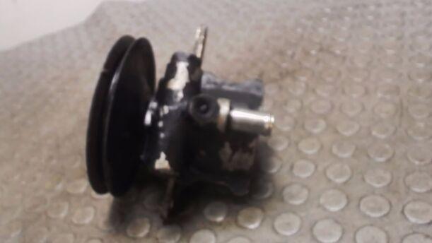 Foto: LENKGETRIEBEPUMPE eines Opel Omega Turbo GL