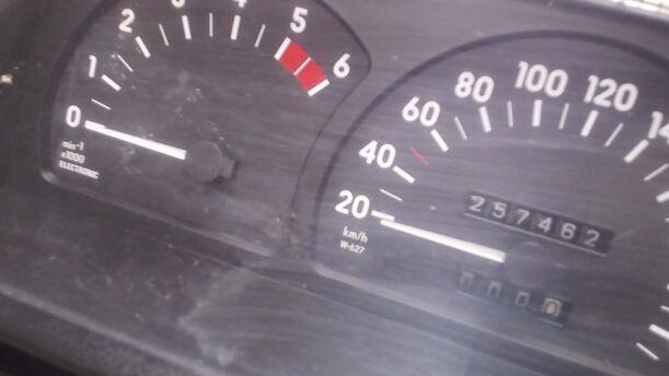 Foto: TACHOEINHEIT eines Opel Omega Turbo GL