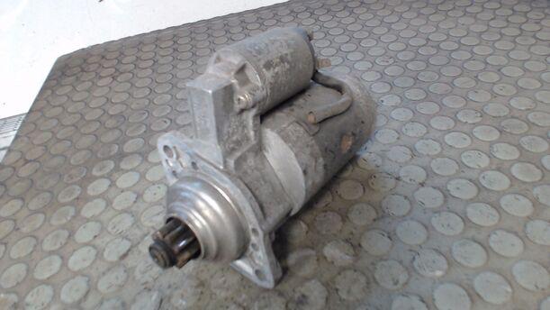 Foto: ANLASSER / STARTER eines Nissan Sunny SLX