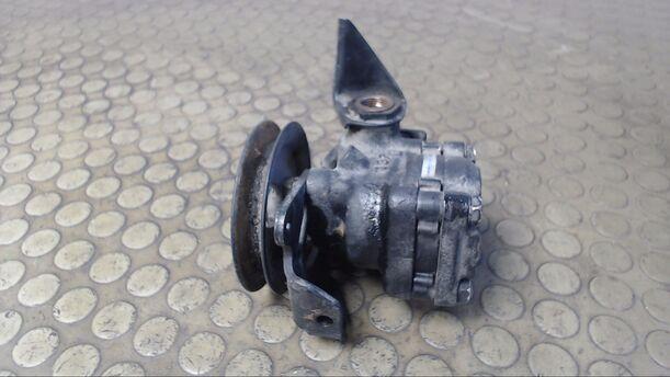 Foto: PUMPE SERVOLENKUNG eines Mitsubishi Galant 1800 Turbo D GLX
