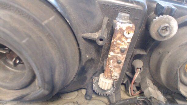 Foto: HAUPTSCHEINWERFER LINKS eines Mitsubishi Colt 1300 GL