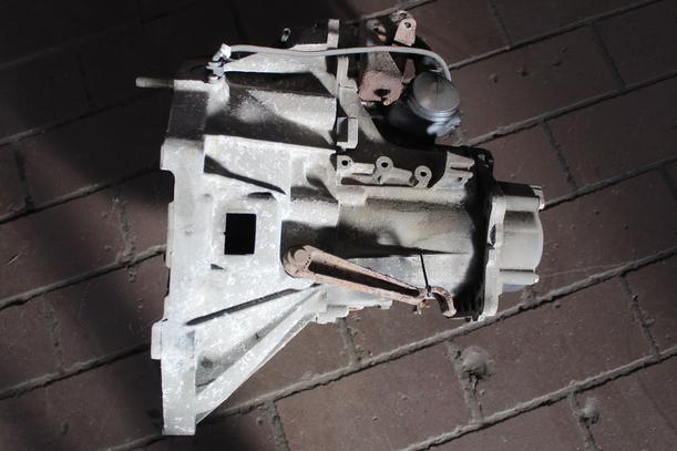 Foto: SCHALTGETRIEBE 5-GANG eines Fiat Tempra T.ds Station Wagon