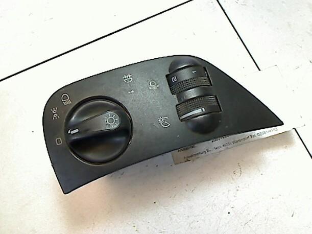 Foto: LICHTSCHALTER eines Seat Ibiza 1.05i CL