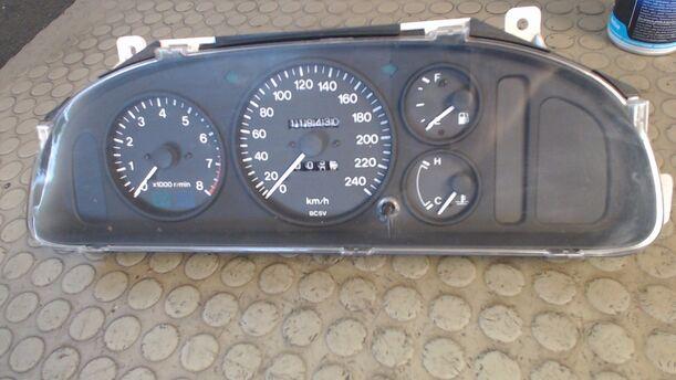 Foto: TACHOEINHEIT eines Mazda 323 F 1.5