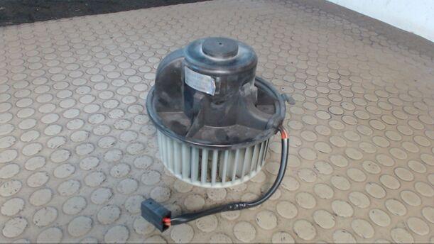 Foto: GEBLÄSEMOTOR eines Audi A4 1.6