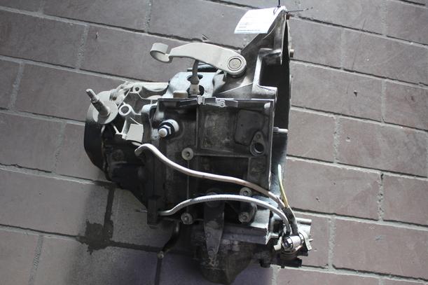 Foto: SCHALTGETRIEBE 5-GANG eines Peugeot 309 D Graffic
