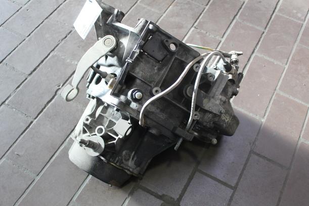 Foto: SCHALTGETRIEBE 5-GANG eines Peugeot 309 D Graffic