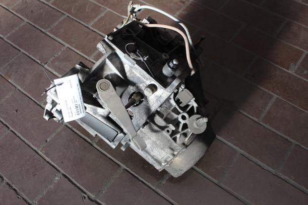 Foto: SCHALTGETRIEBE 5-GANG eines Peugeot 309 D Graffic