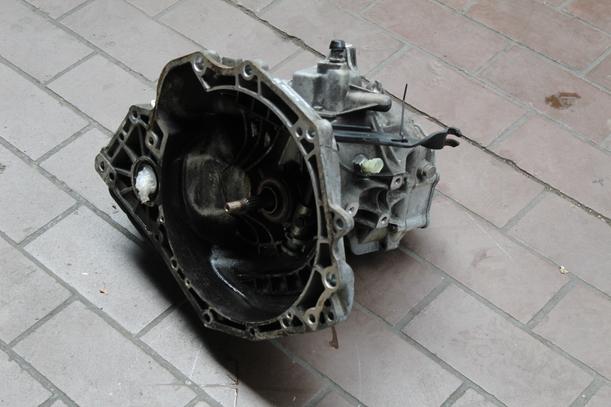 Foto: SCHALT-GETRIEBE 5-GANG eines Opel Corsa Sport