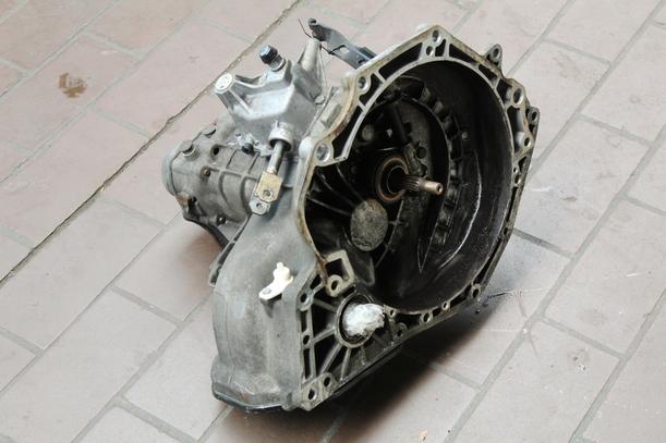 Foto: SCHALT-GETRIEBE 5-GANG eines Opel Corsa Sport