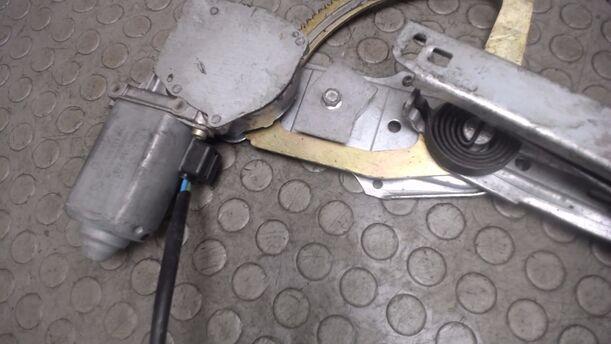 Foto: FENSTERHEBER ELEKTRISCH VORN LINKS eines Ford Scorpio CLX
