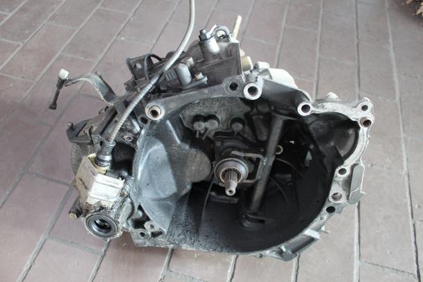 Foto: SCHALTGETRIEBE 5-GANG eines Citroen ZX Furio