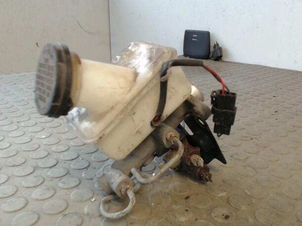Foto: HAUPTBREMSZYLINDER eines Daewoo Matiz 0.8 S