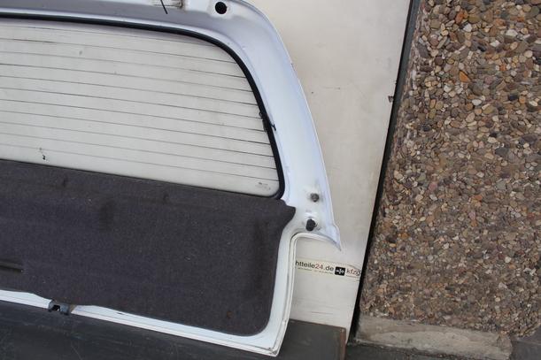 Foto: HECKKLAPPE / HECKDECKEL eines Opel Omega Caravan LS