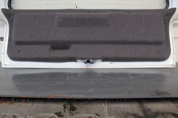Foto: HECKKLAPPE / HECKDECKEL eines Opel Omega Caravan LS