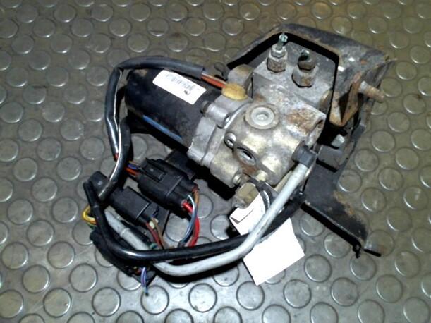 Foto: ABS-BREMSAGGREGAT eines Ford Escort Turnier 16V Flair