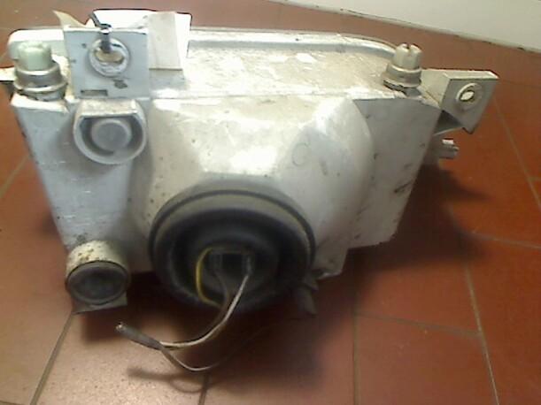 Foto: HAUPTSCHEINWERFER LINKS eines Ford Escort Turnier 16V Flair